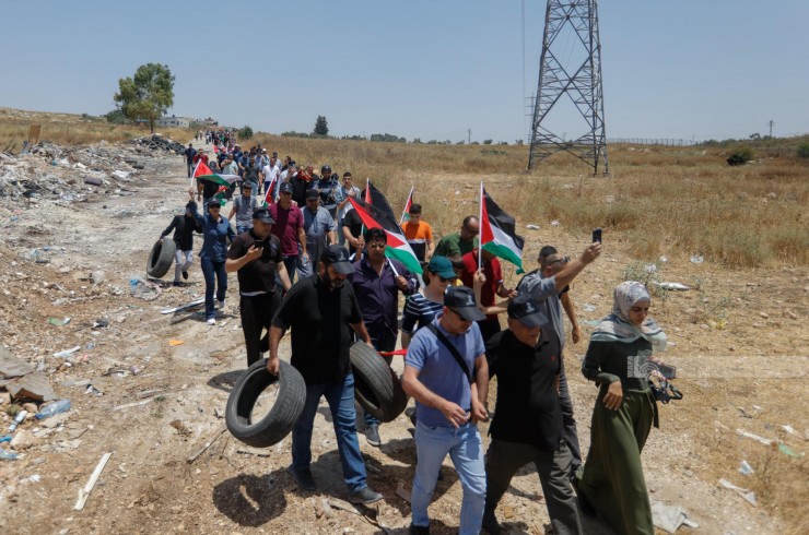 رام الله: مسيرة في قرية صفا رفضا لاستيلاء الاحتلال على الأراضي لصالح الاستيطان