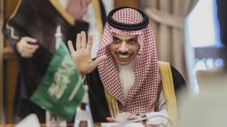  وزير الخارجية السعودي ينقل دعوة الملك سلمان إلى رئيسي لزيارة المملكة