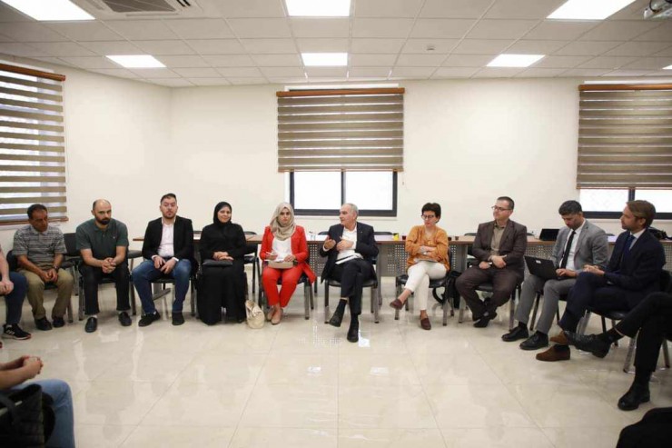 وزارة الاتصالات وممثلو البنك الدولي يلتقيان بشركات تكنولوجية ناشئة في محافظة الخليل 
