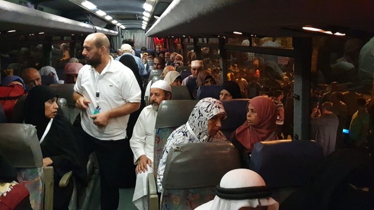 مغادرة حجاج مكرمة خادم الحرمين الشريفين من قطاع غزة إلى السعودية