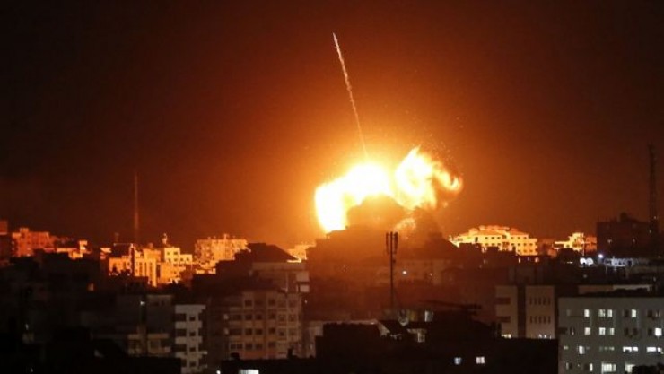 شاهد: طائرات الاحتلال تقصف مواقع في قطاع غزة