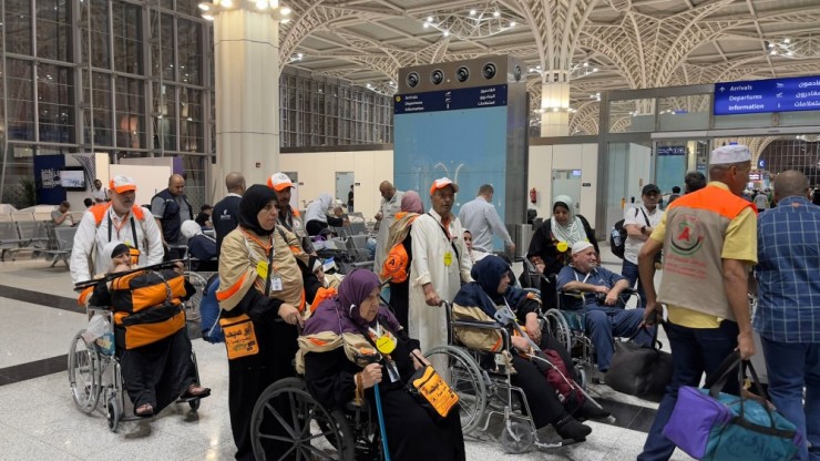 الفوج الأول من حجاج قطاع غزة يصل إلى مطار القاهرة