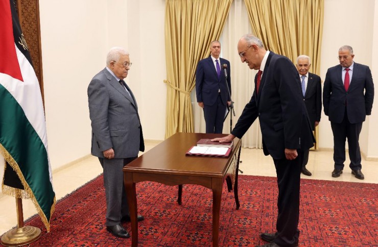المستشار غسان فرمند يؤدي اليمين القانونية أمام الرئيس عباس نائباً لرئيس المحكمة الدستورية العليا