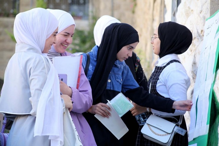 الحملة الوطنية: الفقر وارتفاع الرسوم سيقتلان أحلام آلاف الطلبة في غزة بالالتحاق بالتعليم الجامعي