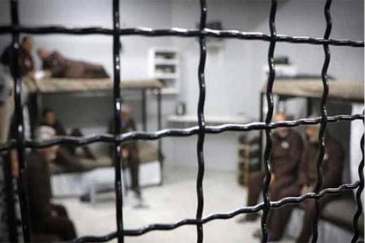 مخاطر صحية كبيرة يواجهها الأسير رياض العمور داخل سجون الاحتلال