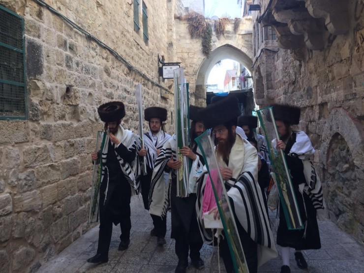 القدس: مستوطنون يقتحمون سوق القطانين الملاصق للأقصى