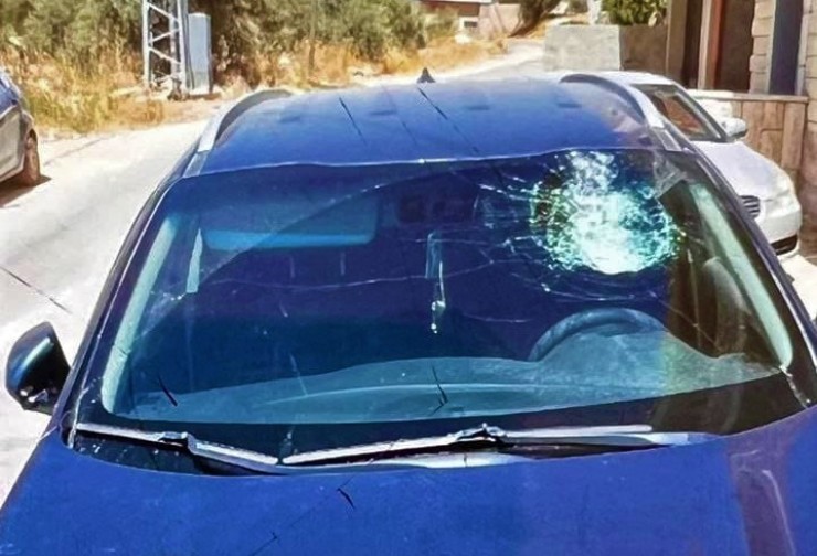 إصابة مواطن عقب الهجوم على مركبته شرق رام الله 