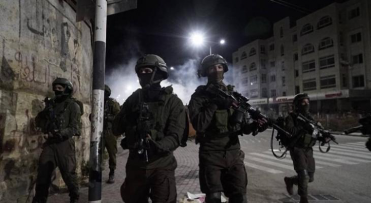 الاحتلال يواصل انتهاكاته ويعتقل 10 فلسطينيين من الضفة والقدس