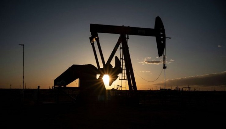 النفط يتجه إلى تحقيق أكبر مكاسب شهرية في أكثر من عام