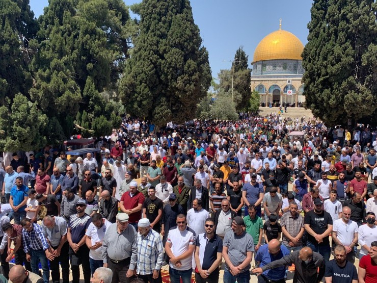 القدس: 50 ألفا يؤدون صلاة الجمعة في المسجد الأقصى
