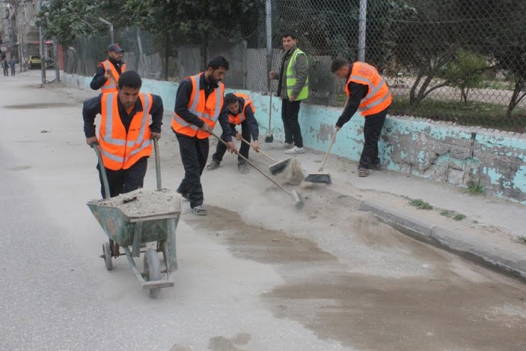 بلدية غزة تعالج المشاكل البيئية والصحية بتحسين آلية جمع وترحيل النفايات 