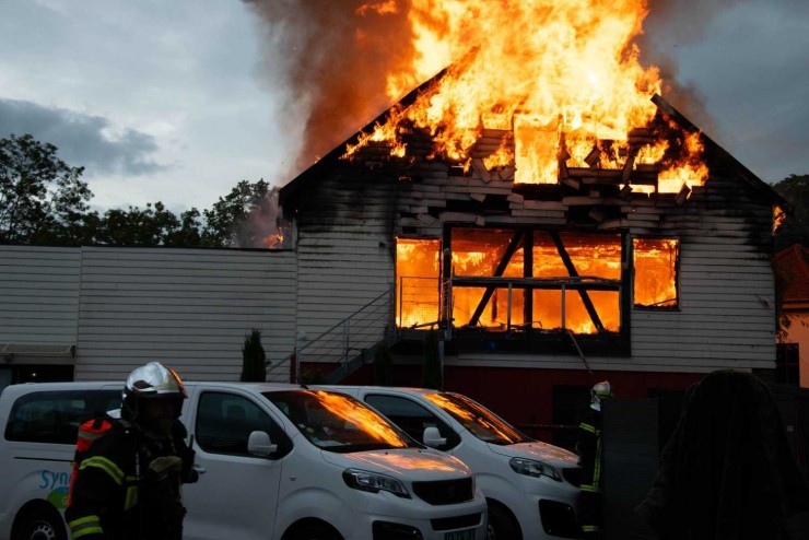 11 قتيلا إثر اندلاع حريق شرق فرنسا