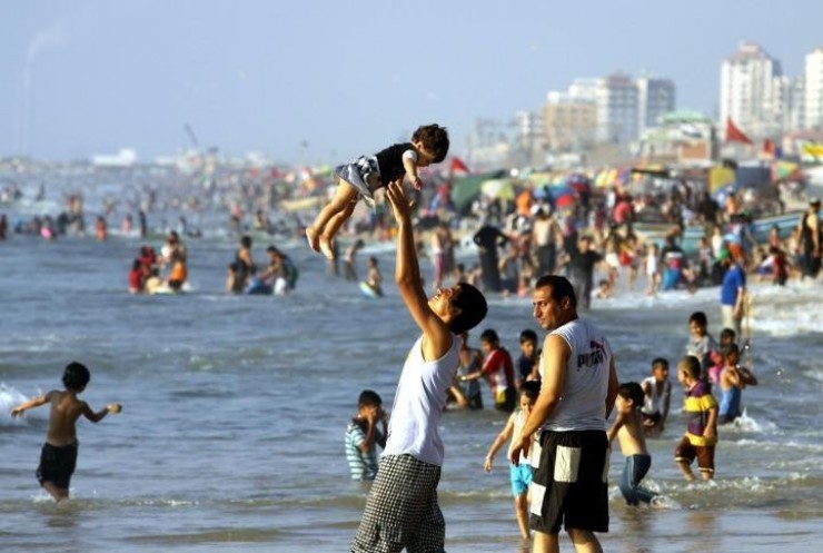 بدءاً من اليوم حتى الثلاثاء القادم... بلدية غزة تمنع السباحة بالبحر