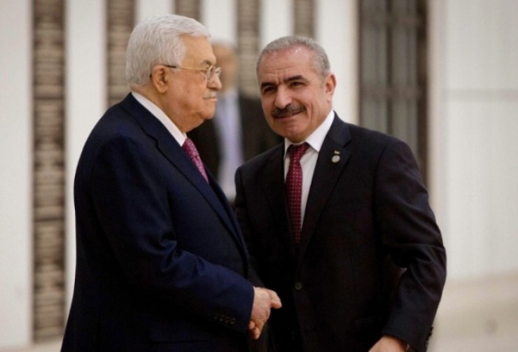 الأتيرة ينفي بشكل قاطع تقديم اشتية استقالته للرئيس عباس
