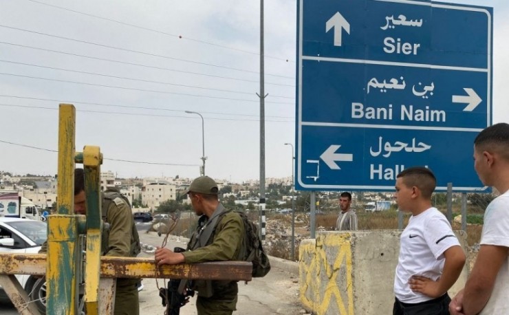الاحتلال يغلق مدخل سعير- بيت عينون شرق الخليل 