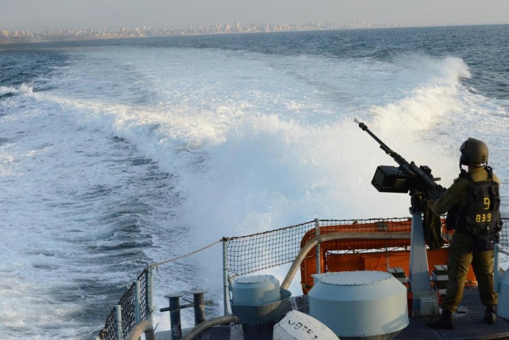 بحرية الاحتلال تعتقل صيادين وتستولي على مركب قبالة بحر مدينة غزة