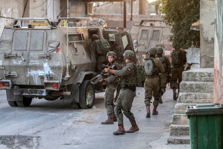 القدس: قوة إسرائيلية خاصة تختطف ثلاثة أشقاء من قطنة