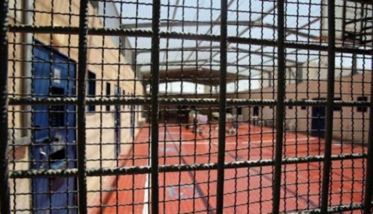 نادي الأسير: إدارة سجون الاحتلال تصعّد عمليات نقل أسرى 