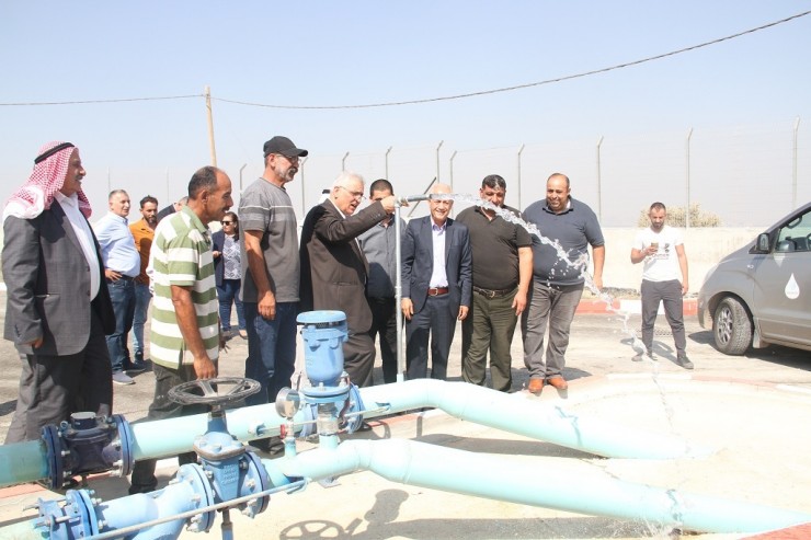 غنيم يفتتح مشروع خزان مياه وخطوط ناقلة في جنين 