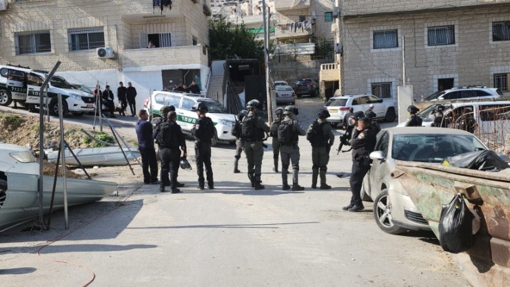 قوات الاحتلال تقتحم بلدة العيسوية في القدس