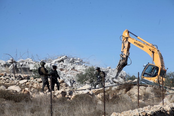 شرطة الاحتلال تهدم منزلا في أم الفحم بأراضي الـ48