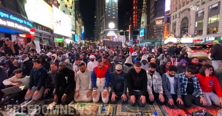 عمدة نيويورك: الأذان نداء للصلاة ورفعه حق للجالية الإسلامية 
