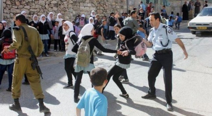 وزارة التربية تستنكر استيلاء الاحتلال على كتب مدرسية فلسطينية في القدس