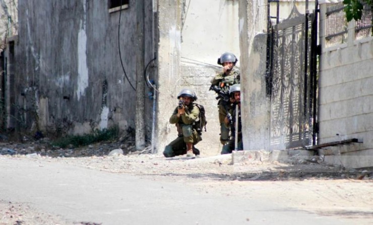 إصابة امرأة واعتقال شاب خلال اقتحام قوات الاحتلال بلدة طمون جنوب طوباس