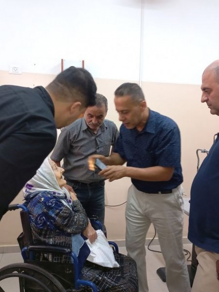 الصحة بغزة: ثمانينية تبصر بعد عشرين عاماً من فقدان الرؤية