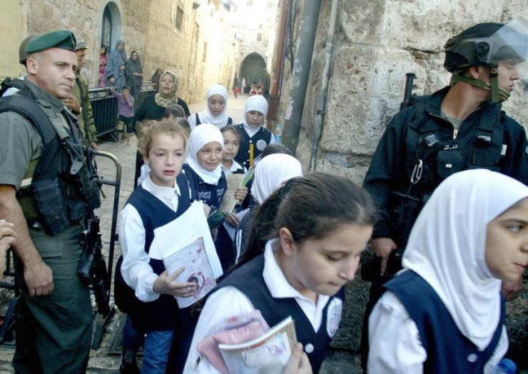 محافظة القدس تحذر من استمرار الحملة المسعورة ضد الطلبة والمناهج الوطنية