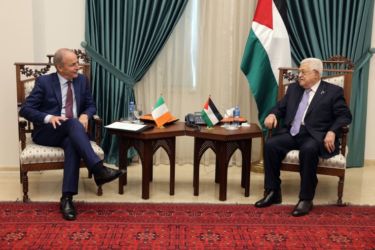 تفاصيل لقاء الرئيس عباس مع وزير خارجية إيرلندا