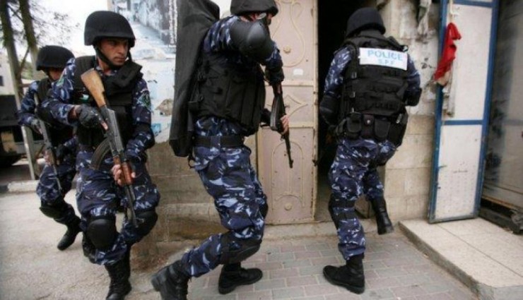 الخليل: الشرطة الفلسطينية تقبض على مطلوبين خطيرين لضلوعهما بعدة جرائم