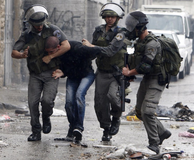 سلطات الاحتلال تعتقل 24 مواطنا من الضفة الغربية