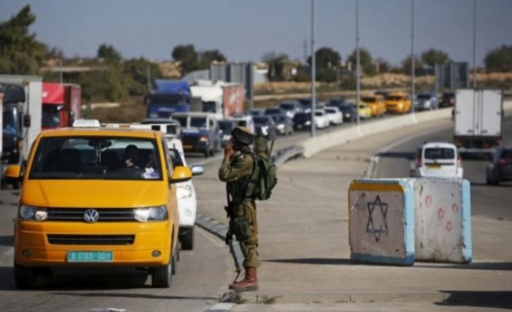 قوات الاحتلال تعيق تنقل المواطنين على الطريق الواصل بين جنين ونابلس