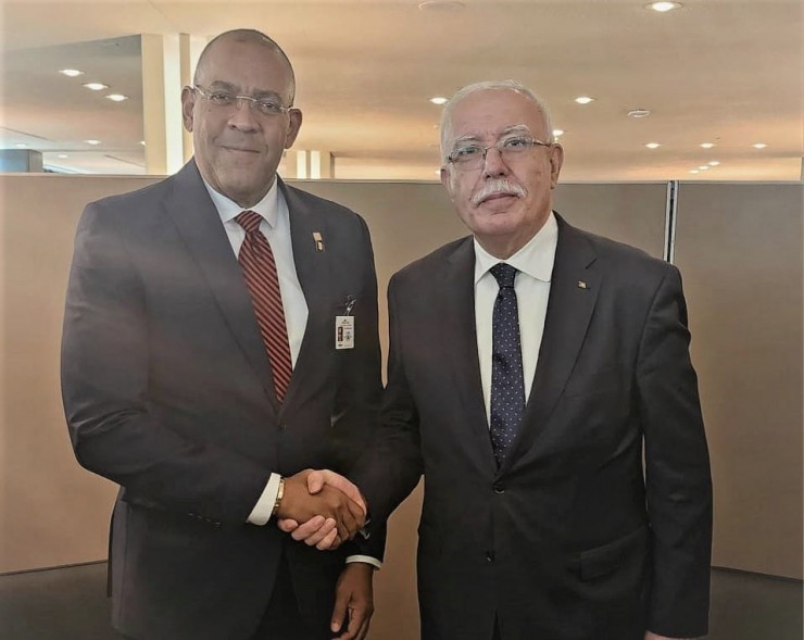 المالكي يلتقي وزير خارجية بربادوس ويثمن موقف بلاده تجاه فلسطين 