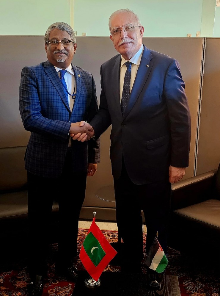 المالكي يلتقي وزير الدولة للشؤون الخارجية لجمهورية المالديف 
