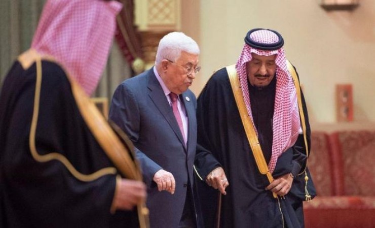 الرئيس عباس يهنئ الملك السعودي وولي عهده بيوم إعلان المملكة 