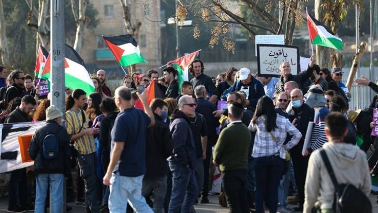 قوات الاحتلال تقمع مظاهرة في حي الشيخ جراح 