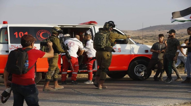 قوات الاحتلال تعتدي على شاب وتمنع إسعافه في حوارة 