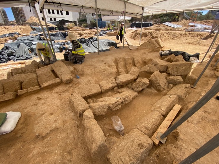 غزة: العثور على 4 قبور جديدة في المقبرة الرومانية تعود لألفي عام 