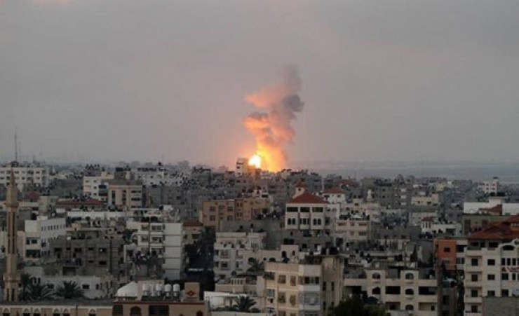 طائرات الاحتلال تستهدف موقعين شرق غزة 