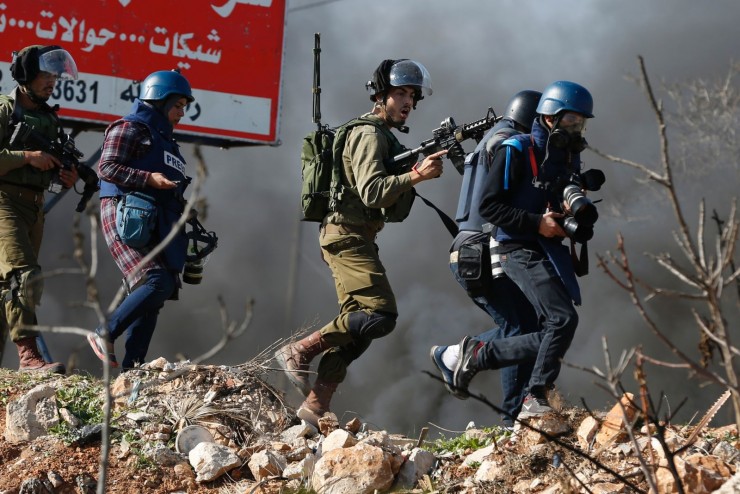  نقابة الصحفيين تطالب بتوفير الحماية للصحفيين الفلسطينيين ومساندتهم إزاء اعتداءات الاحتلال