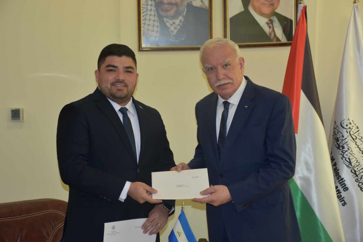 المالكي يتسلم نسخة من أوراق اعتماد سفير نيكاراغوا الجديد لدى دولة فلسطين