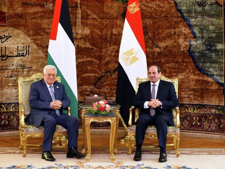 الرئيس الفلسطيني يهنىء نظيره المصري بالذكرى الخمسين لانتصارات حرب أكتوبر