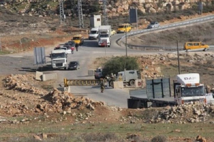 قوات الاحتلال تغلق مدخل قرية النبي صالح
