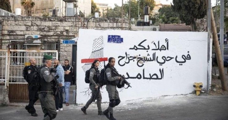 القدس: الاحتلال يعتقل خمسة مواطنين ونشطاء في حي الشيخ جراح