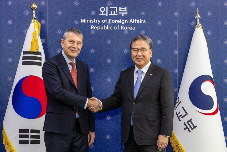 كوريا الجنوبية تتعهد بزيادة الدعم المالي للأنروا