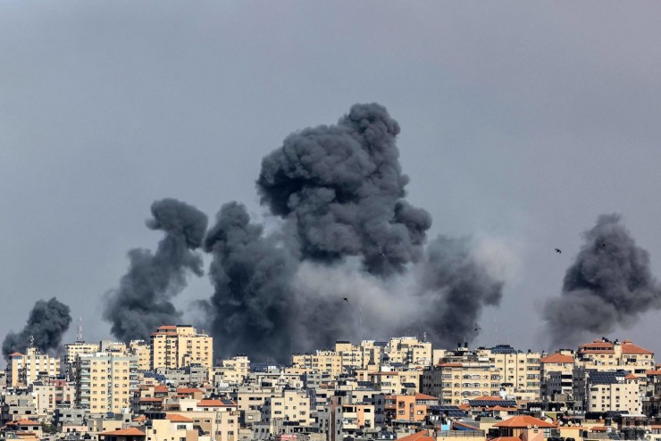 غارات عنيفة ومتواصلة... طائرات الاحتلال تجدد قصفها على قطاع غزة