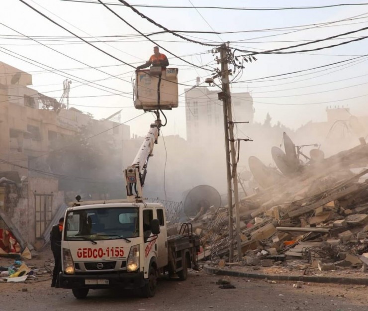 شركة توزيع كهرباء غزة تحذّر من تداعيات خطيرة جرّاء تدمير شبكاتها