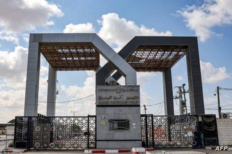 10 أطباء أجانب يدخلون إلى قطاع غزة عبر معبر رفح